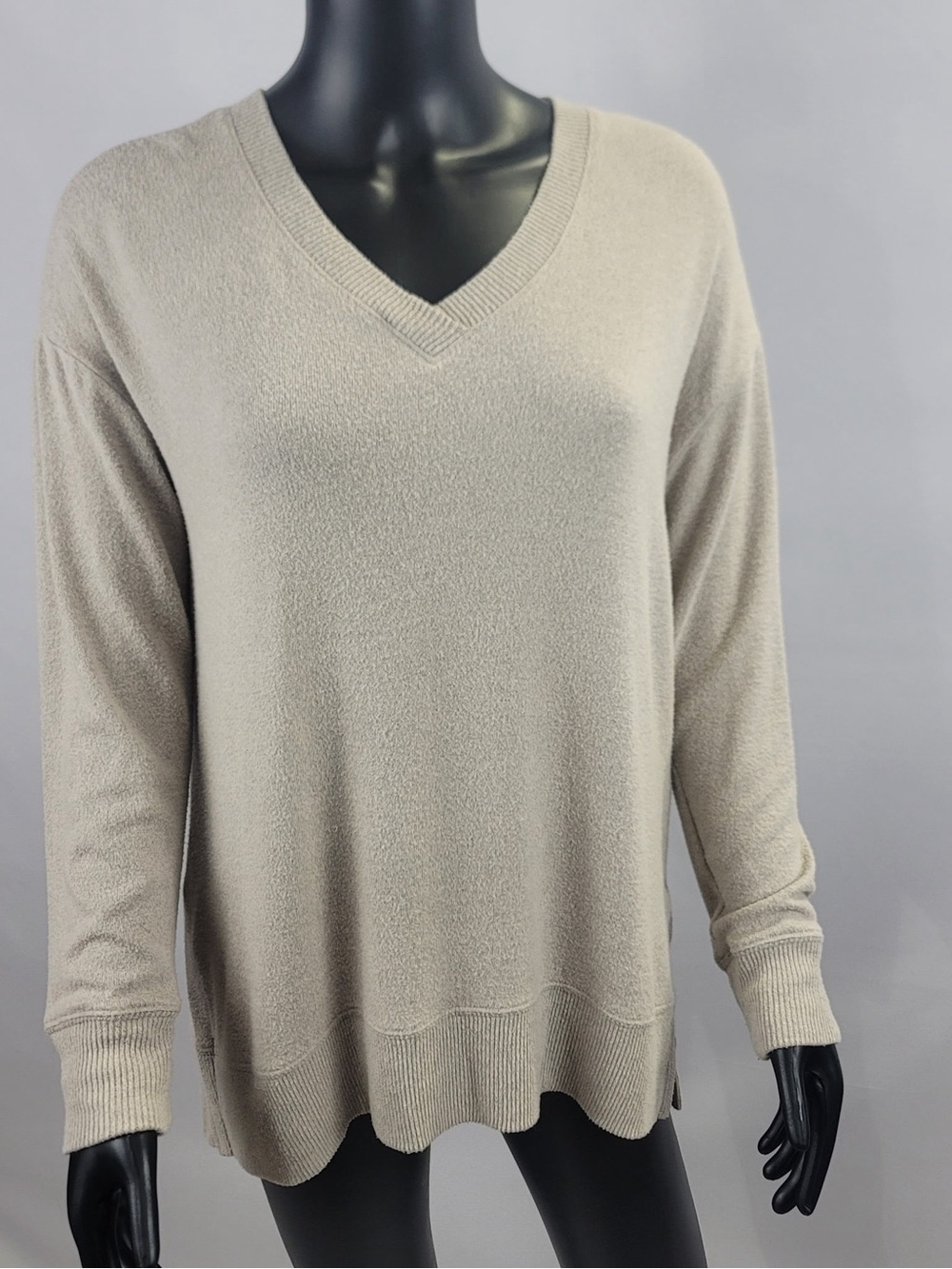 Size Small BE COOL V-Neck Women's Sweater in Beige - Lightweight Long Sleeve